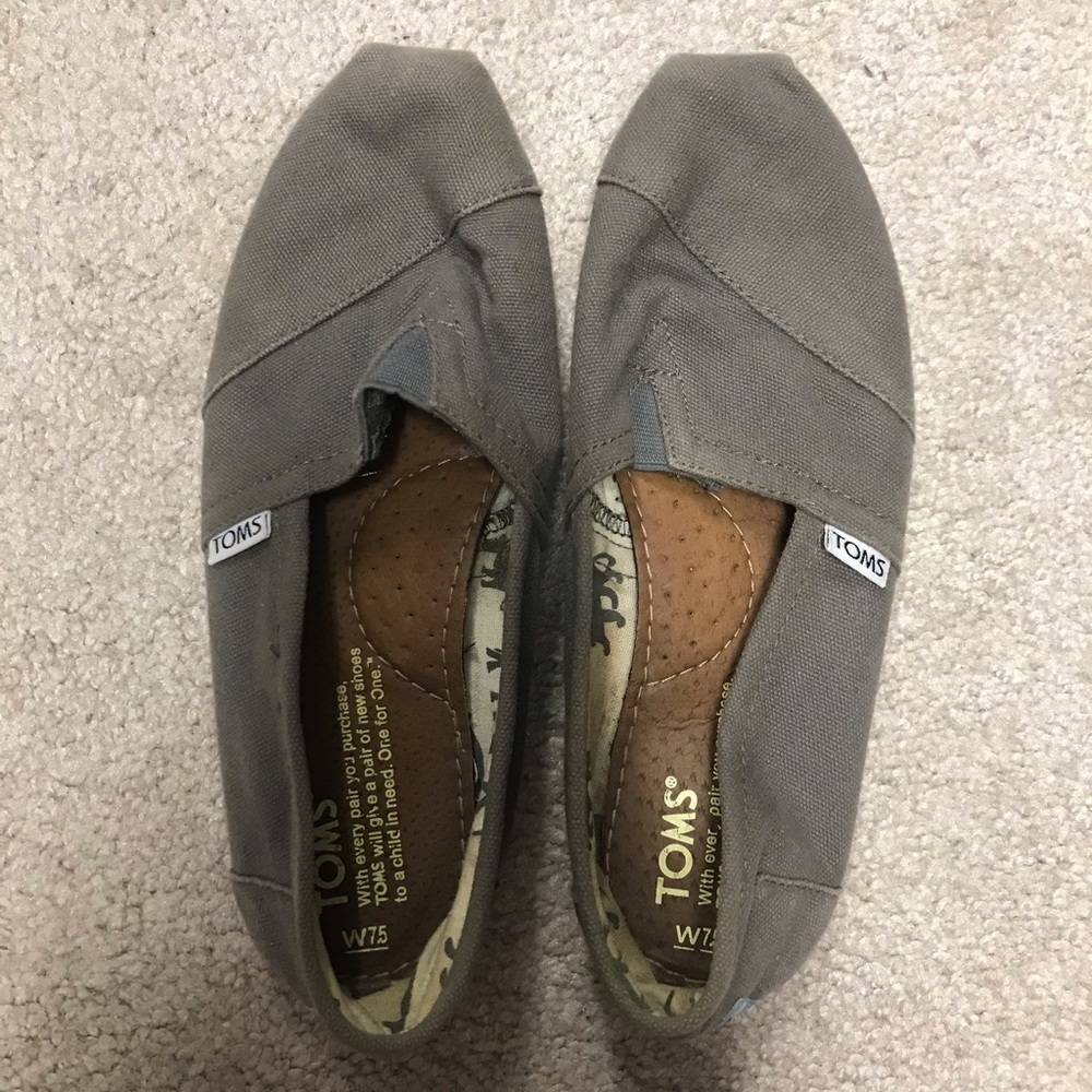 🌟 Gray TOMS